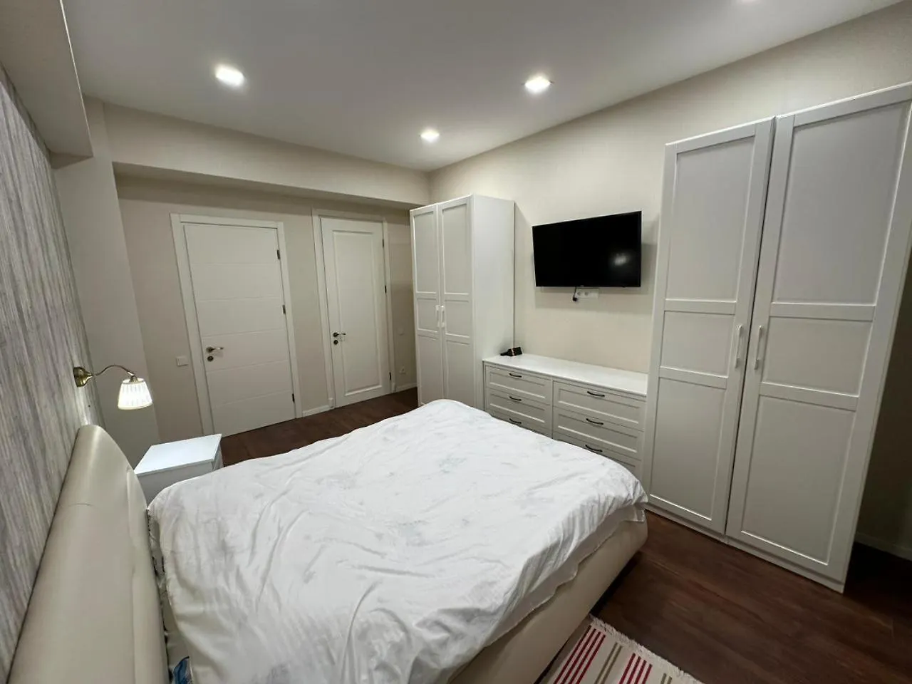 Modern 2 Bed Room Apartment With Pool And Gym Тбилиси