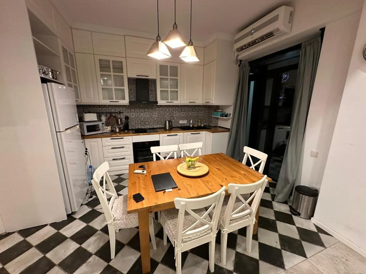 Modern 2 Bed Room Apartment With Pool And Gym Тбилиси