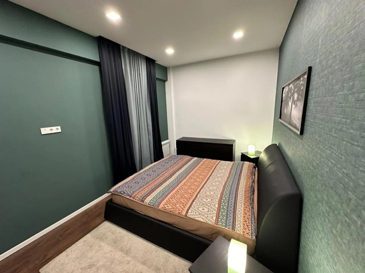 Modern 2 Bed Room Apartment With Pool And Gym Тбилиси