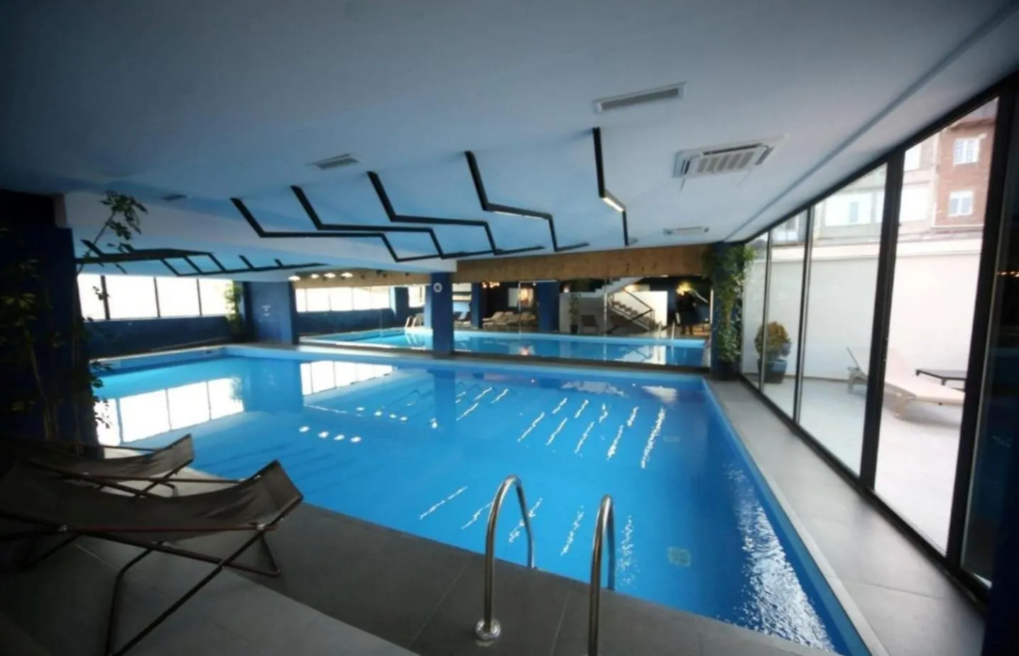 Modern 2 Bed Room Apartment With Pool And Gym Тбилиси